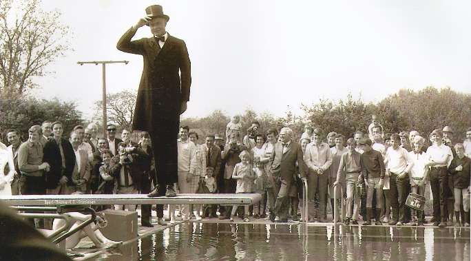 Eröffnung des Freibads